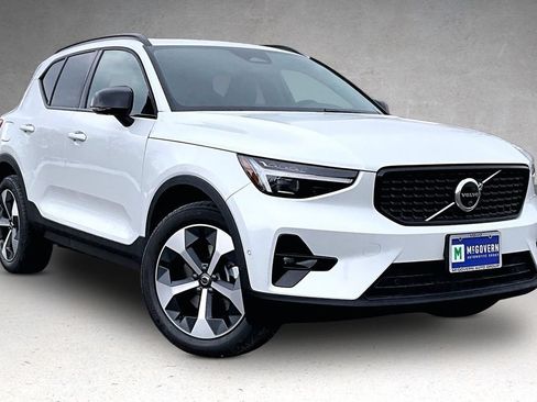 New 2026 Volvo XC40 B5 Plus w/ Protection Package Premier AWD/4WD image 2