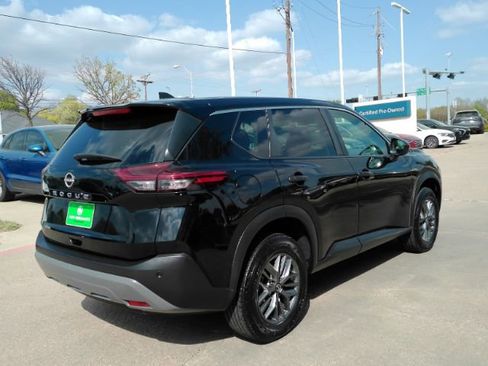 Used 2023 Nissan Rogue S image 6
