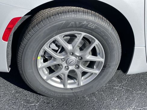 New 2026 Chrysler Pacifica Select image 37