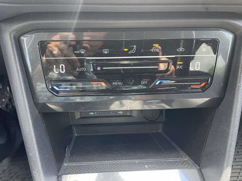 Certified 2023 Volkswagen Tiguan SE R-Line FWD image 40