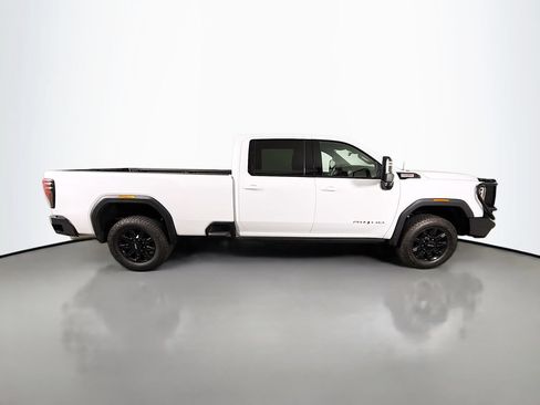 Used 2024 GMC Sierra 2500 AT4 w/ AT4 Premium Plus Package AWD/4WD image 8