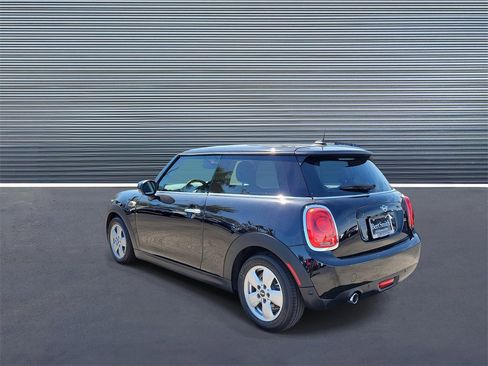 Used 2020 MINI Cooper 2-Door Hardtop image 4