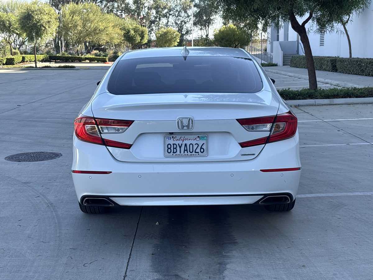 Used 2018 Honda Accord Touring image 4
