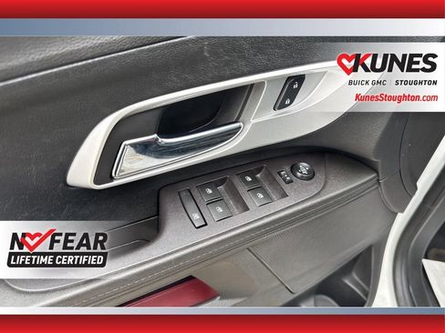 Used 2017 Chevrolet Equinox LT w/ Sport Edition image 21