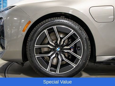 Used 2025 BMW 750e xDrive AWD/4WD image 7