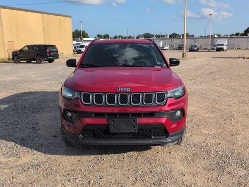 Used 2024 Jeep Compass Latitude AWD/4WD image 9