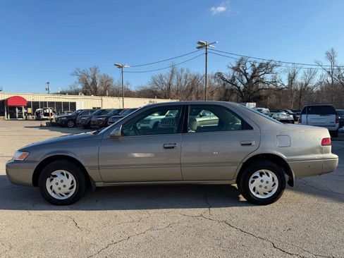 Used 1997 Toyota Camry CE image 2
