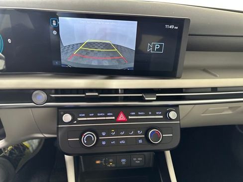 Certified 2025 Hyundai Tucson SE image 22