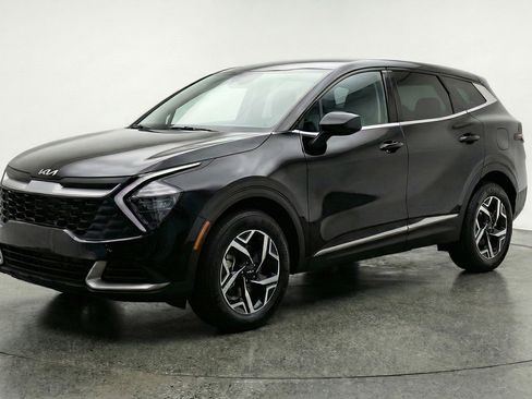 Used 2025 Kia Sportage LX image 3