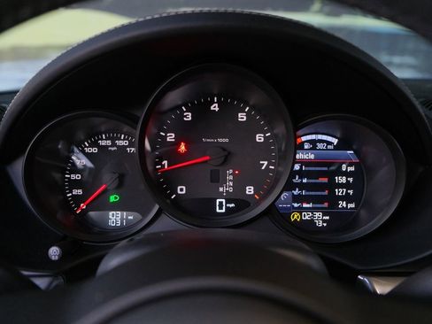 Used 2024 Porsche 718 Cayman image 16