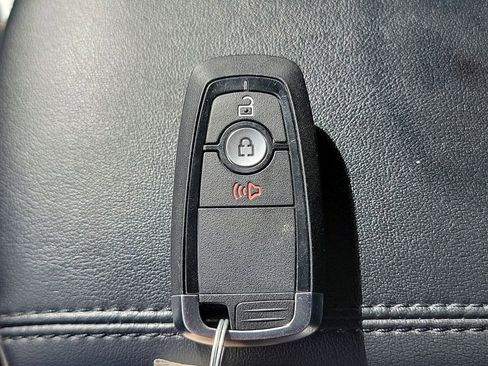 Used 2023 Ford Edge SEL image 24