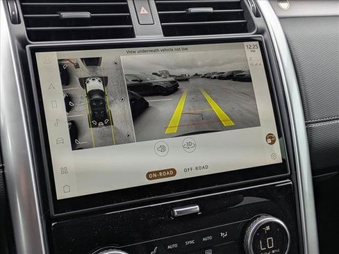 New 2025 Land Rover Discovery Dynamic SE AWD/4WD image 13