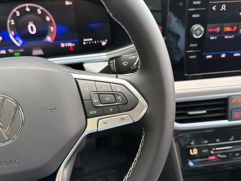 New 2026 Volkswagen Taos SE FWD image 25