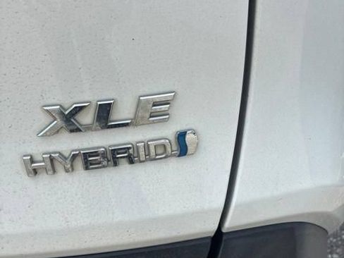 Used 2019 Toyota RAV4 XLE w/ Carpet Mat Package AWD/4WD image 4