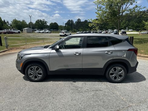 Used 2026 Kia Seltos LX FWD image 8