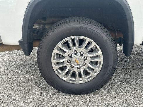 Used 2023 Chevrolet Silverado 2500 High Country AWD/4WD image 18
