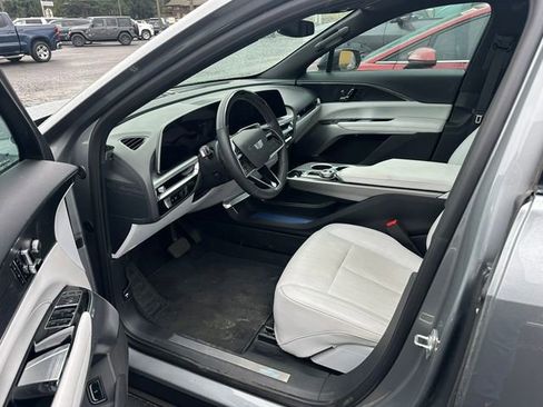 Used 2024 Cadillac Lyriq Luxury image 5