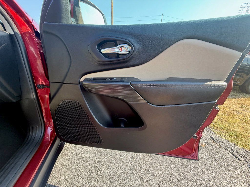 Used 2017 Jeep Cherokee Limited FWD image 18
