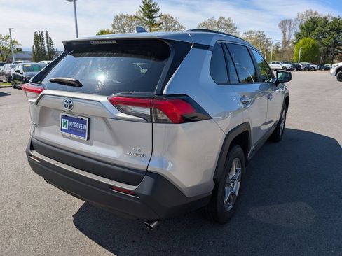 Used 2022 Toyota RAV4 LE AWD/4WD image 5