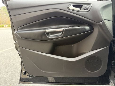 Used 2018 Ford Escape Titanium image 40