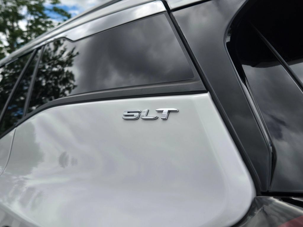 Used 2024 GMC Terrain SLT AWD/4WD image 15