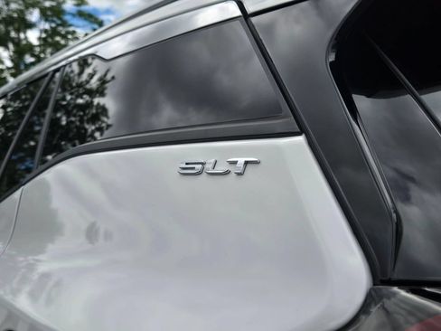 Used 2024 GMC Terrain SLT AWD/4WD image 15
