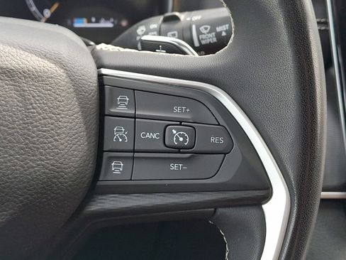 Used 2024 Jeep Grand Cherokee Laredo X image 20