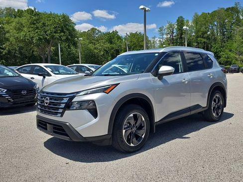 Certified 2025 Nissan Rogue SV w/ SV Premium Package FWD image 4