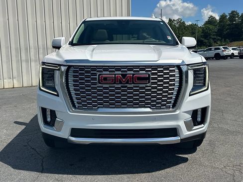 Used 2024 GMC Yukon Denali w/ Advanced Technology Package AWD/4WD image 3