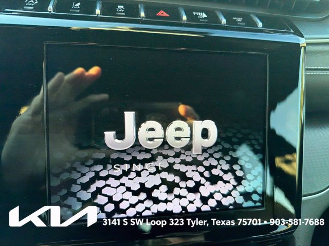 Used 2023 Jeep Grand Cherokee L Laredo AWD/4WD image 18