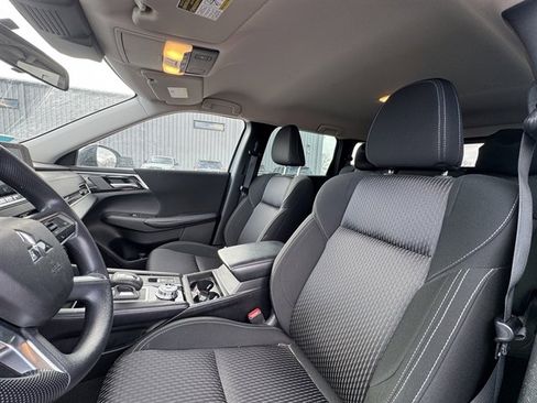 Used 2023 Mitsubishi Outlander ES image 5