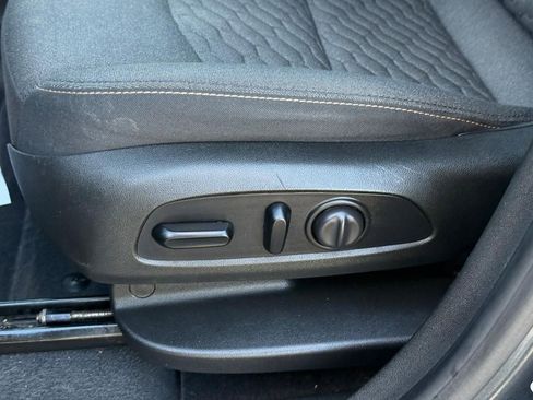 Used 2020 Chevrolet Equinox LT FWD image 17