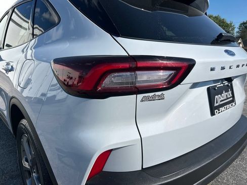 Used 2025 Ford Escape ST-Line Select AWD/4WD image 9
