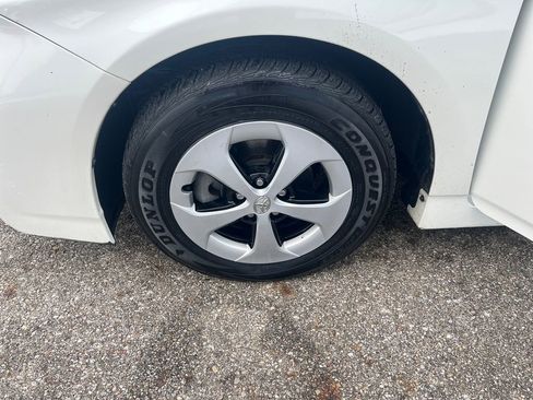 Used 2015 Toyota Prius Three image 26