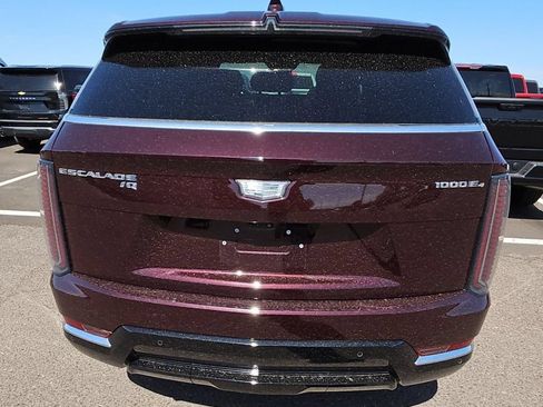 Used 2025 Cadillac Escalade IQ Luxury 2 AWD/4WD image 4