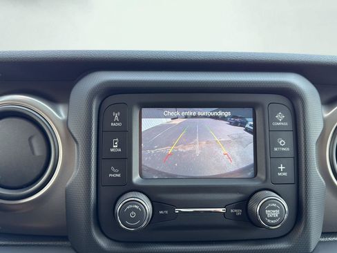 Used 2018 Jeep Wrangler Sport AWD/4WD image 21