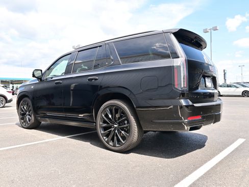 Used 2025 Cadillac Escalade Sport Platinum w/ LPO, ONYX Package image 6