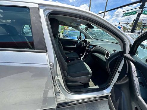 Used 2018 Chevrolet Trax LS FWD image 18