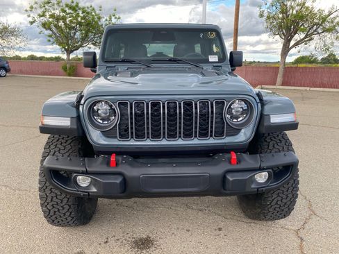 Used 2026 Jeep Wrangler Unlimited Rubicon image 2