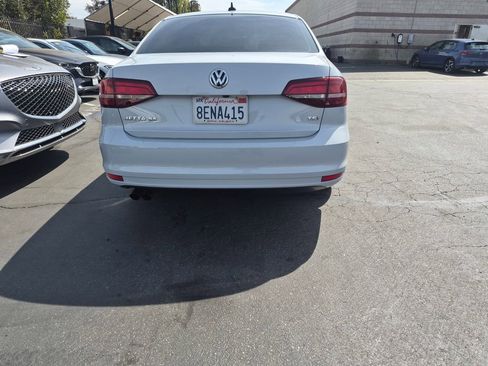 Used 2018 Volkswagen Jetta SE image 12
