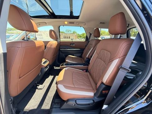 New 2026 Nissan Pathfinder Platinum AWD/4WD image 15