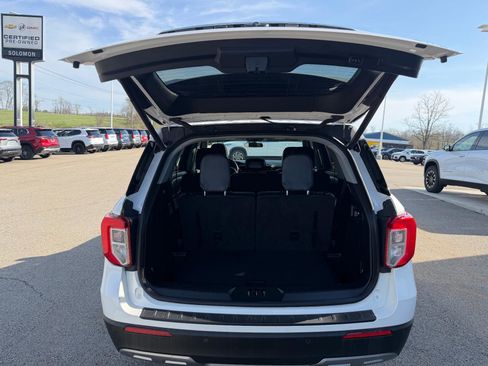 Used 2022 Ford Explorer XLT w/ Equipment Group 202A image 12