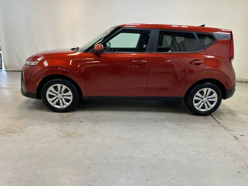 Used 2022 Kia Soul LX image 8