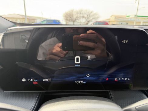 Used 2025 Chevrolet Equinox LT w/ Safety and Technology Package image 14