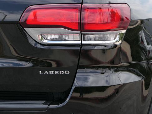 Used 2021 Jeep Grand Cherokee Laredo RWD image 3