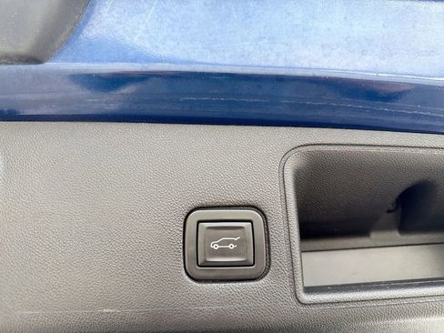 Used 2023 GMC Terrain SLT w/ Infotainment Package II image 37