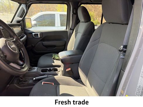 Used 2022 Jeep Gladiator Sport image 9