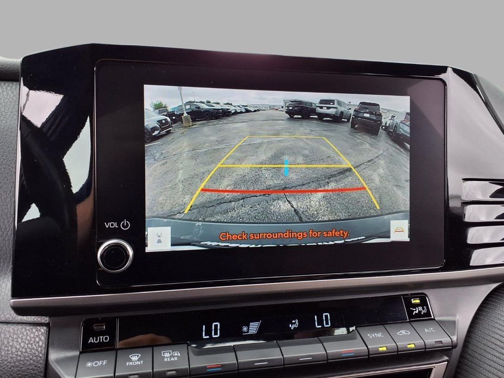 Used 2025 Toyota Camry SE FWD image 6