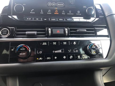 Used 2023 Nissan Pathfinder SL w/ Lighting Package (N92) FWD image 22