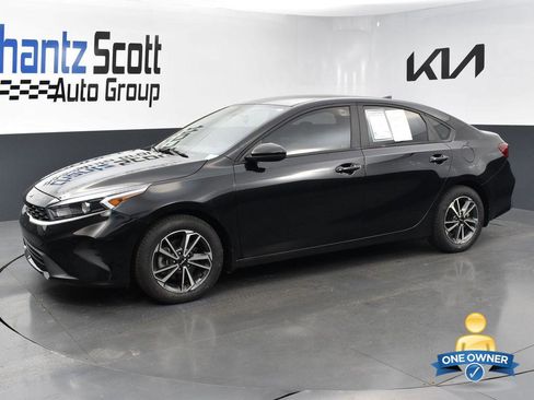 Certified 2022 Kia Forte LXS FWD image 2